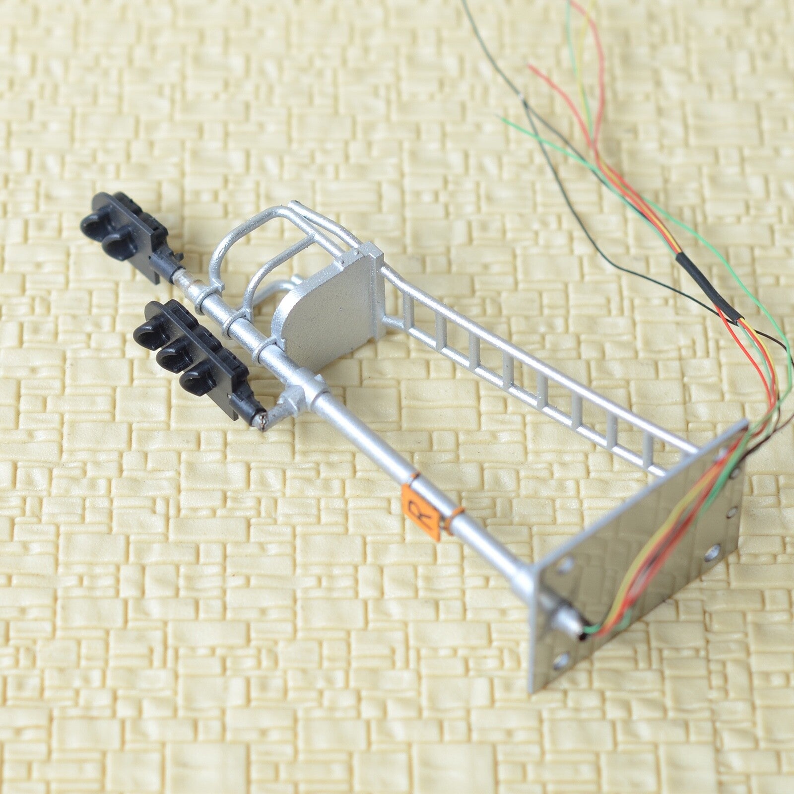 1 x HO scale model 2 heads block signal fine metal 2 targets #AU23