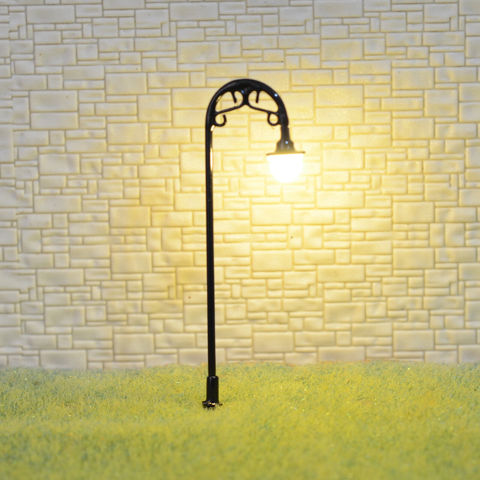 5 x OO / HO scale model railroad train lamp posts LED street light road lamps R2