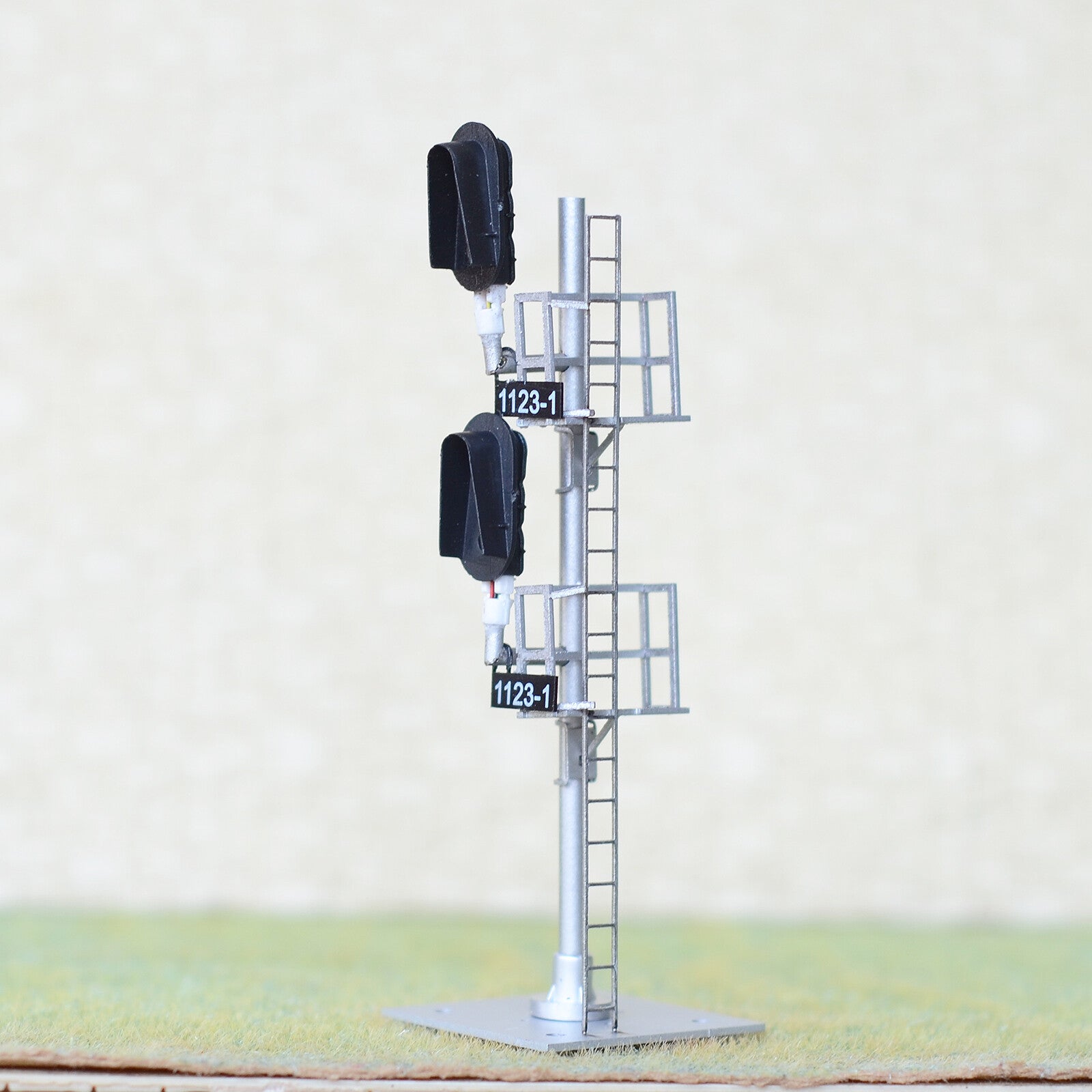 1 x HO scale model 3 colors block signal full sunshield fine metal 2 targets #F2