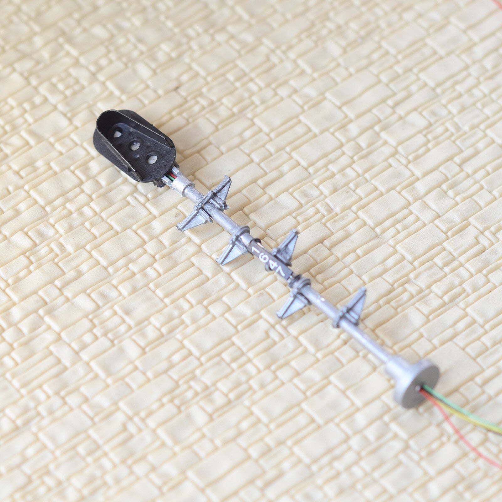 1 x HO scale 3 colors block signal with foot pedal full sunshield target #P3