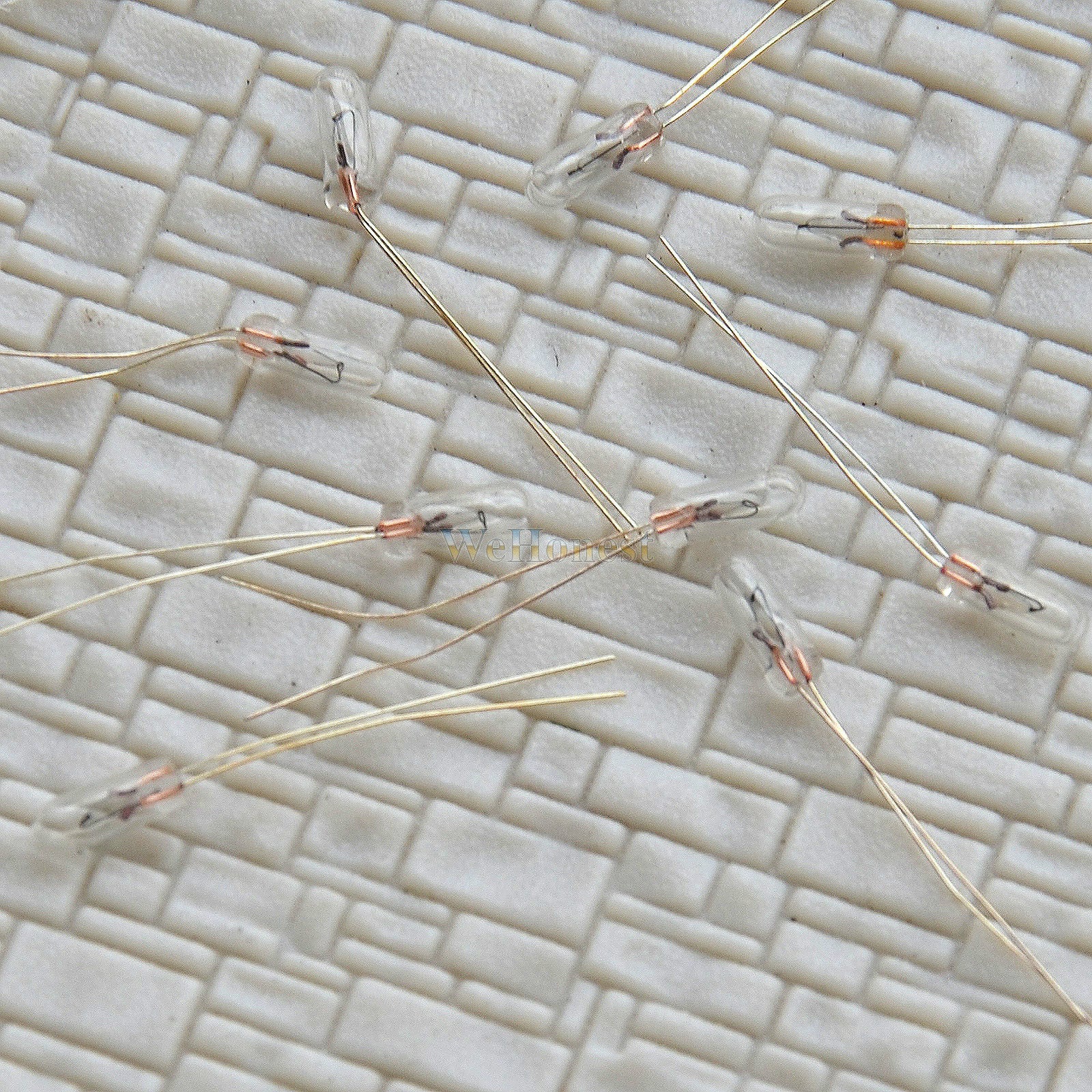 50 pcs 2.6mm Clear 6.3V 60mA Miniature Bulbs Grain of Wheat Bulbs