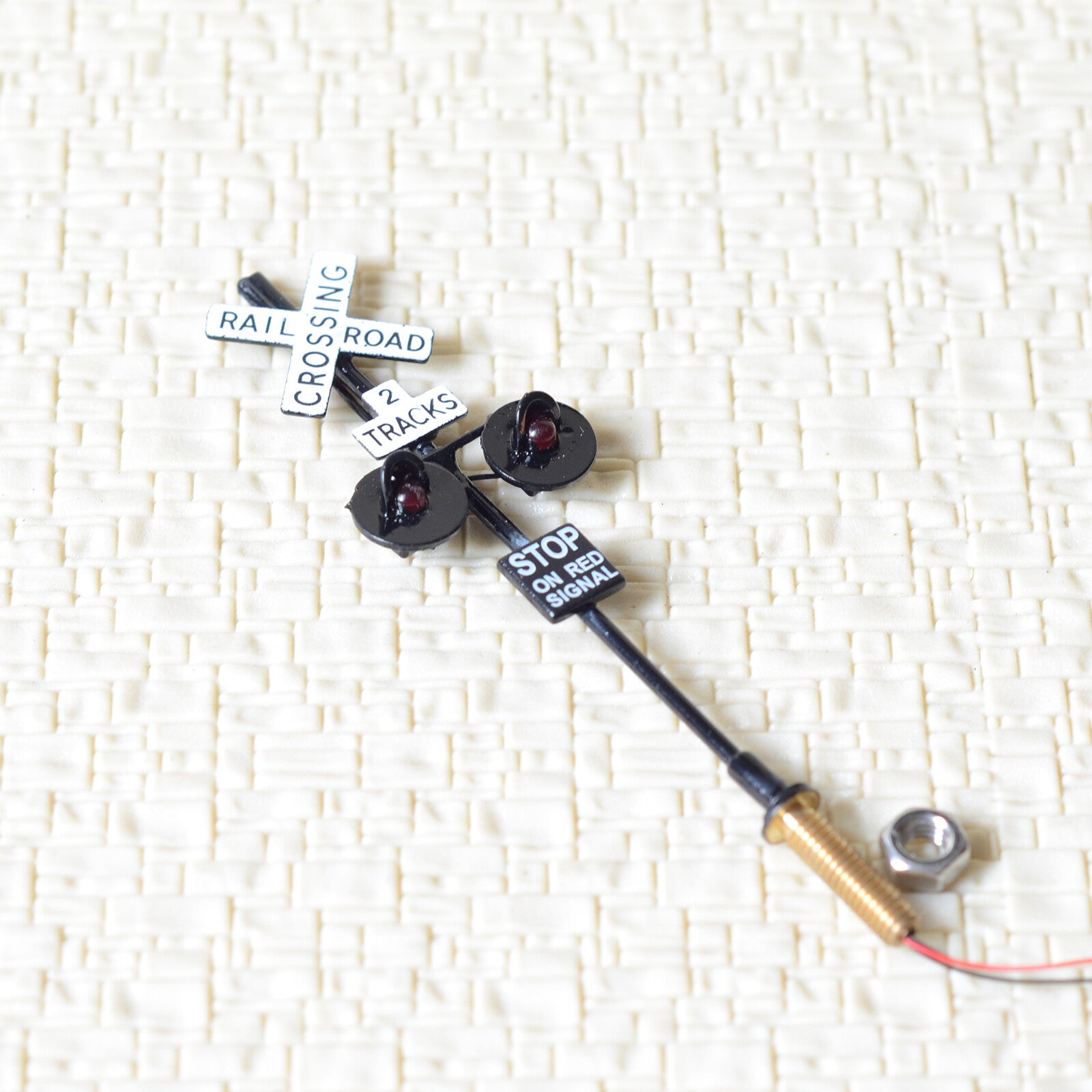 2 x OO scale railroad crossing signals 2 heads 2 TRACKS + Circuit board flasher