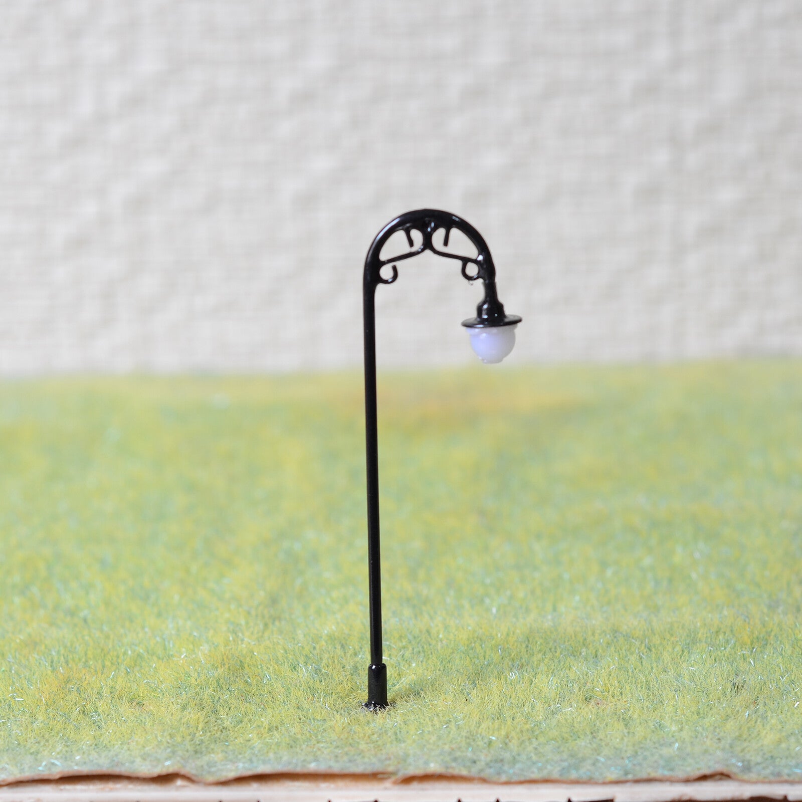 5 x OO / HO scale model railroad train lamp posts LED street light road lamps R2