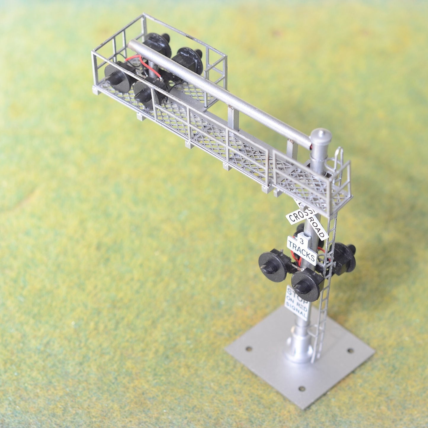1 x HO scale model railroad cantilever grade crossing signal 3 tracks #C38