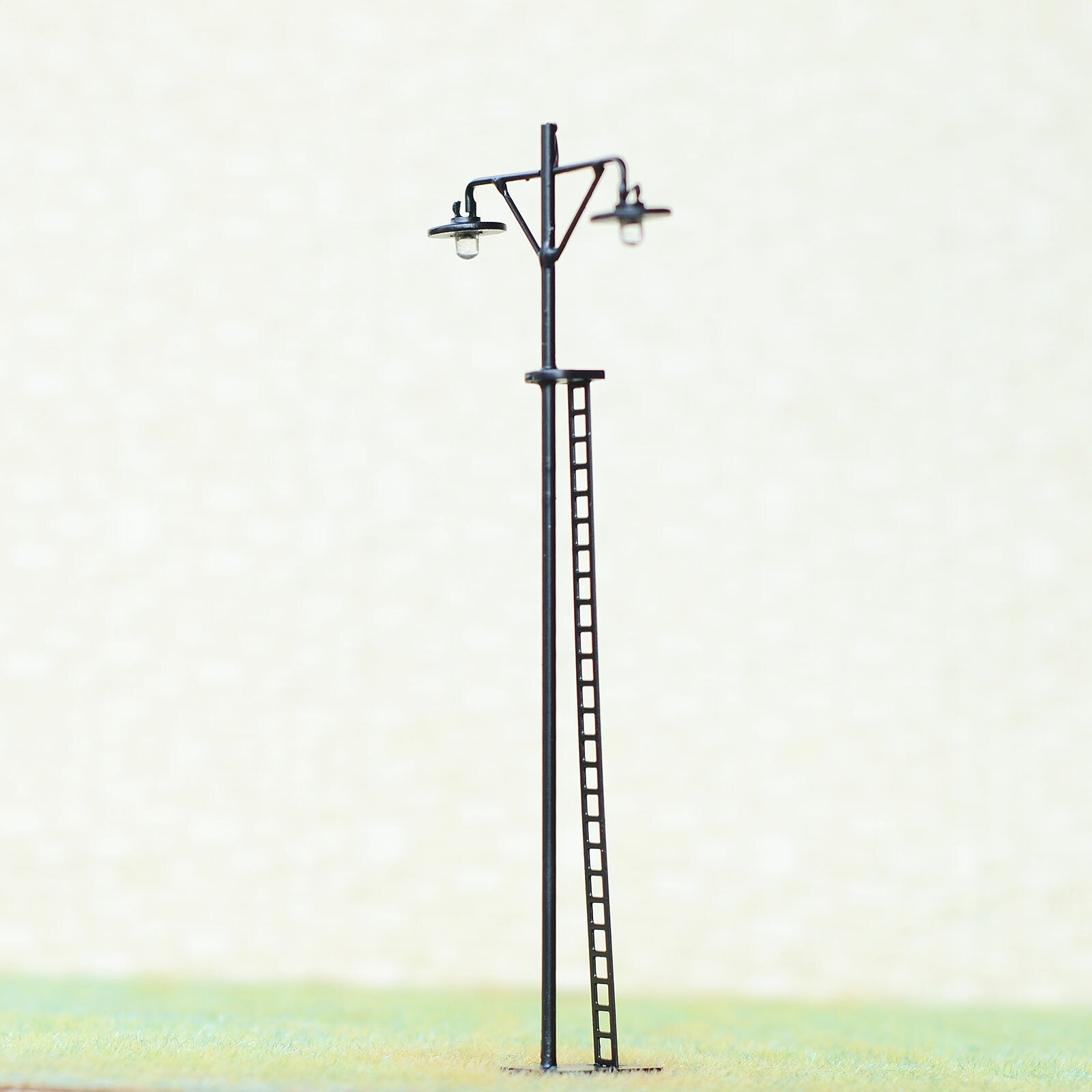 4 x HO scale LED yard light model train railroad street station lamp post #LA73