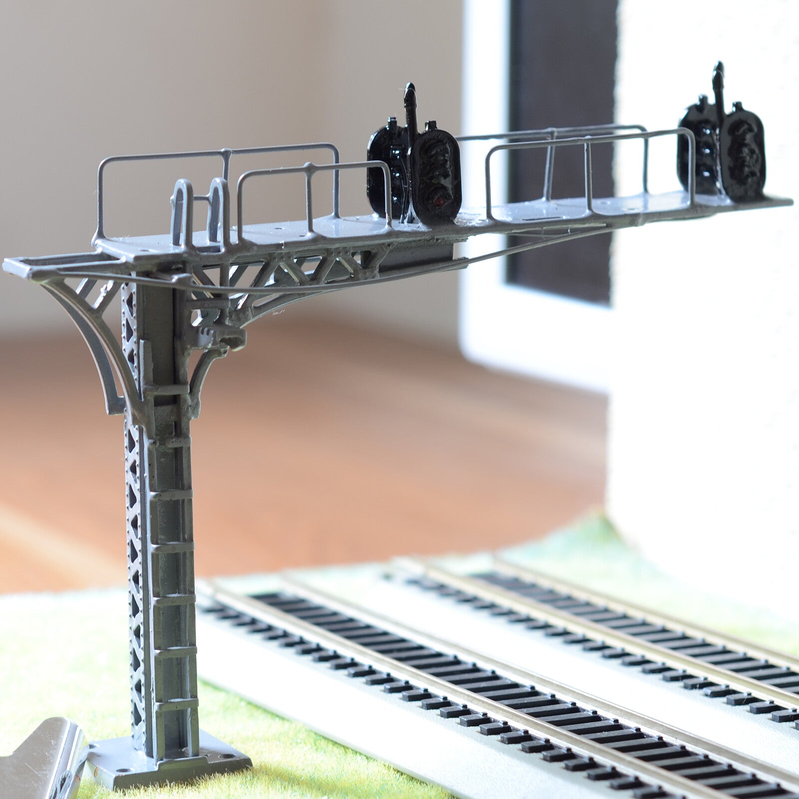 1 x HO /OO gray cantilever block signal bridge tower LED 2 Track 2 direction G22