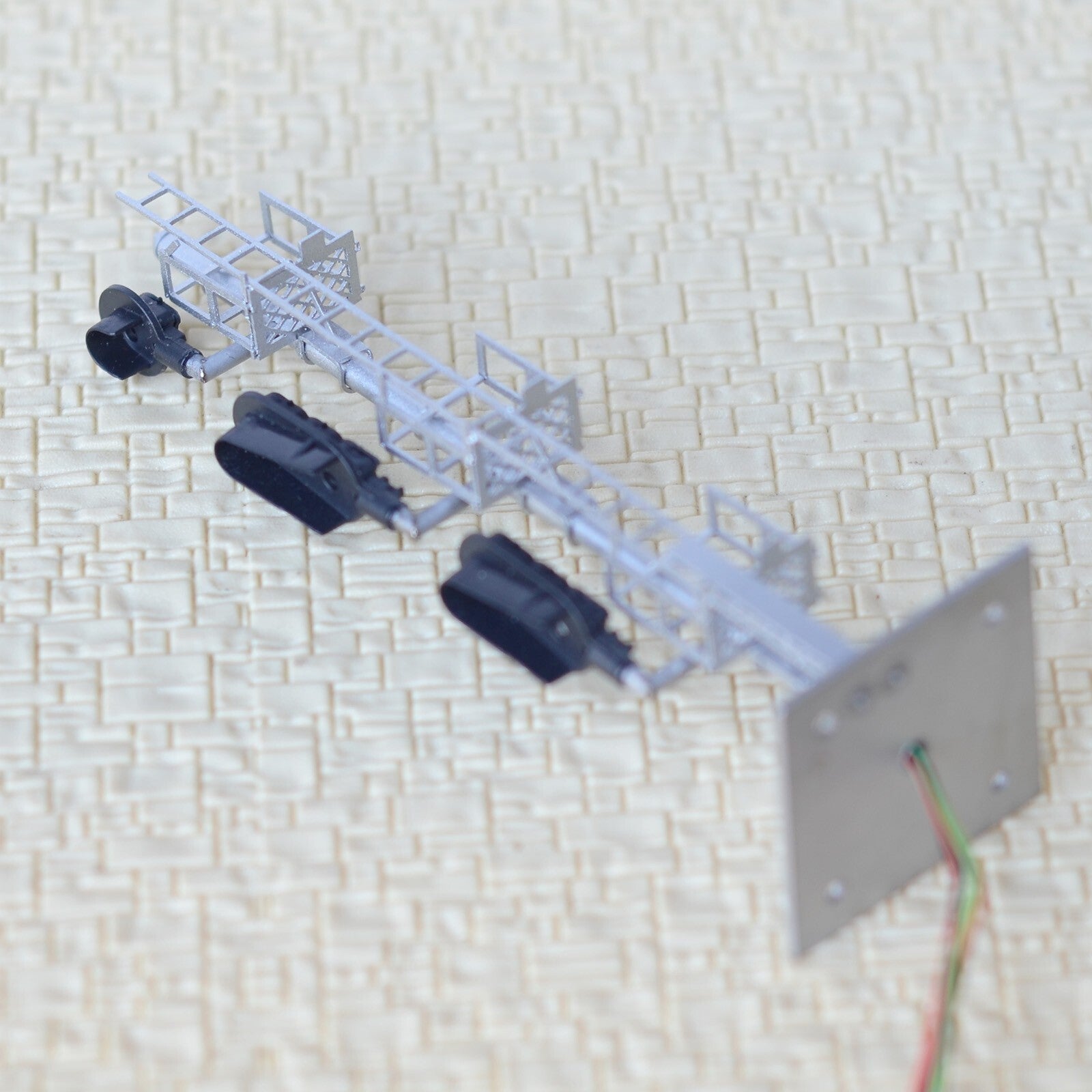 1 x HO scale model 3 colors block signal 3 heads Darth Vader style LED #F133