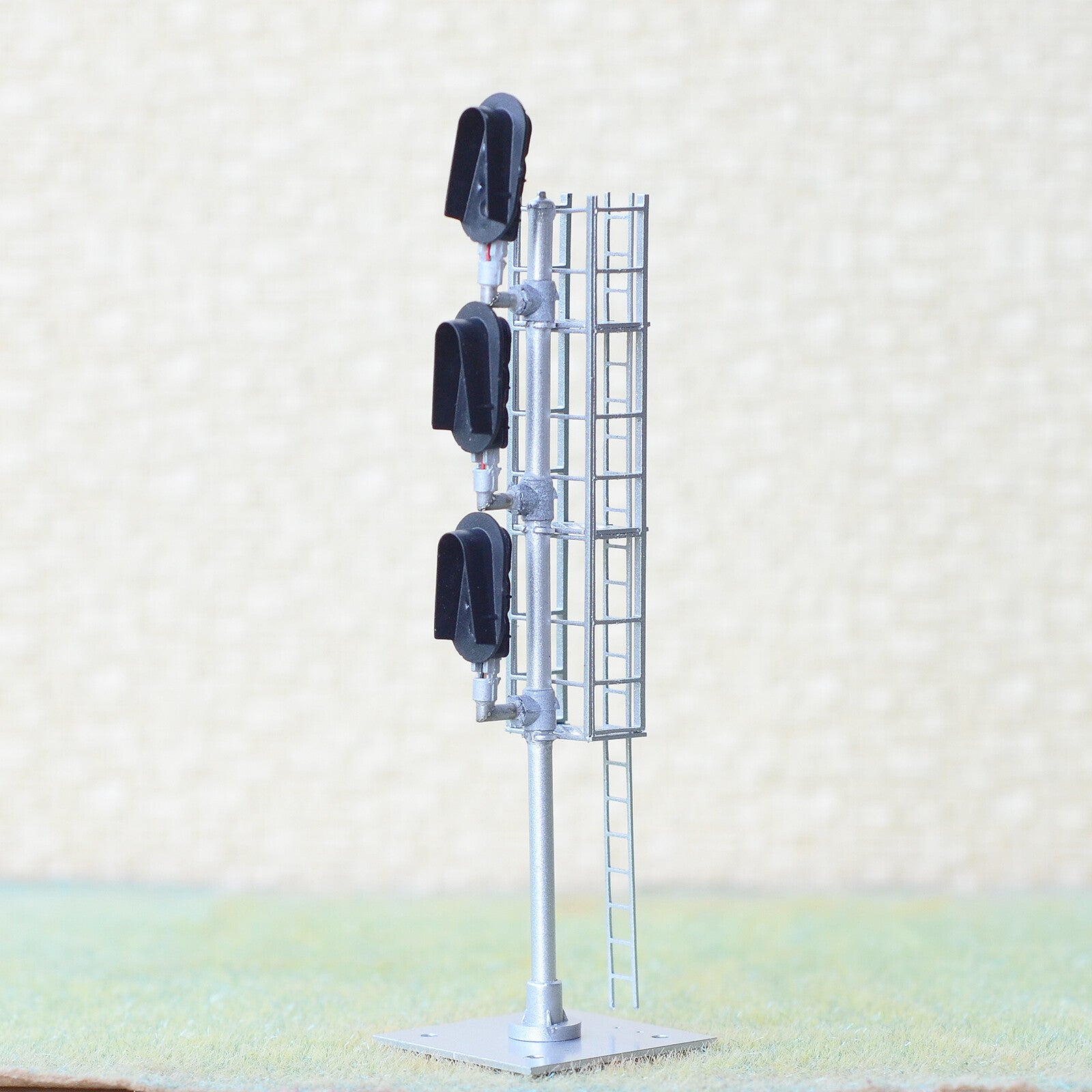 1 x HO scale model 3 colors block signal sunshield 3 heads Darth Vader style #Z3