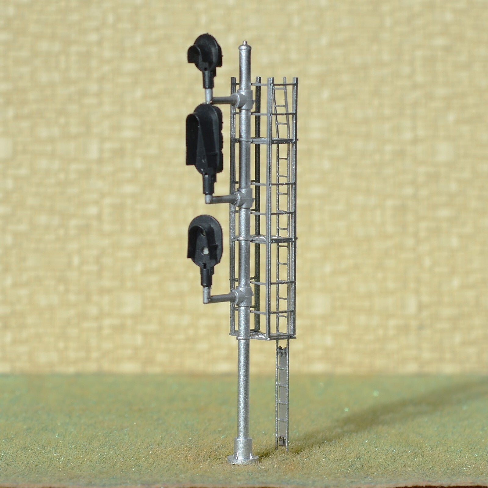 1 x HO scale model 3 colors block signal 3 heads Darth Vader style LED #Z132W