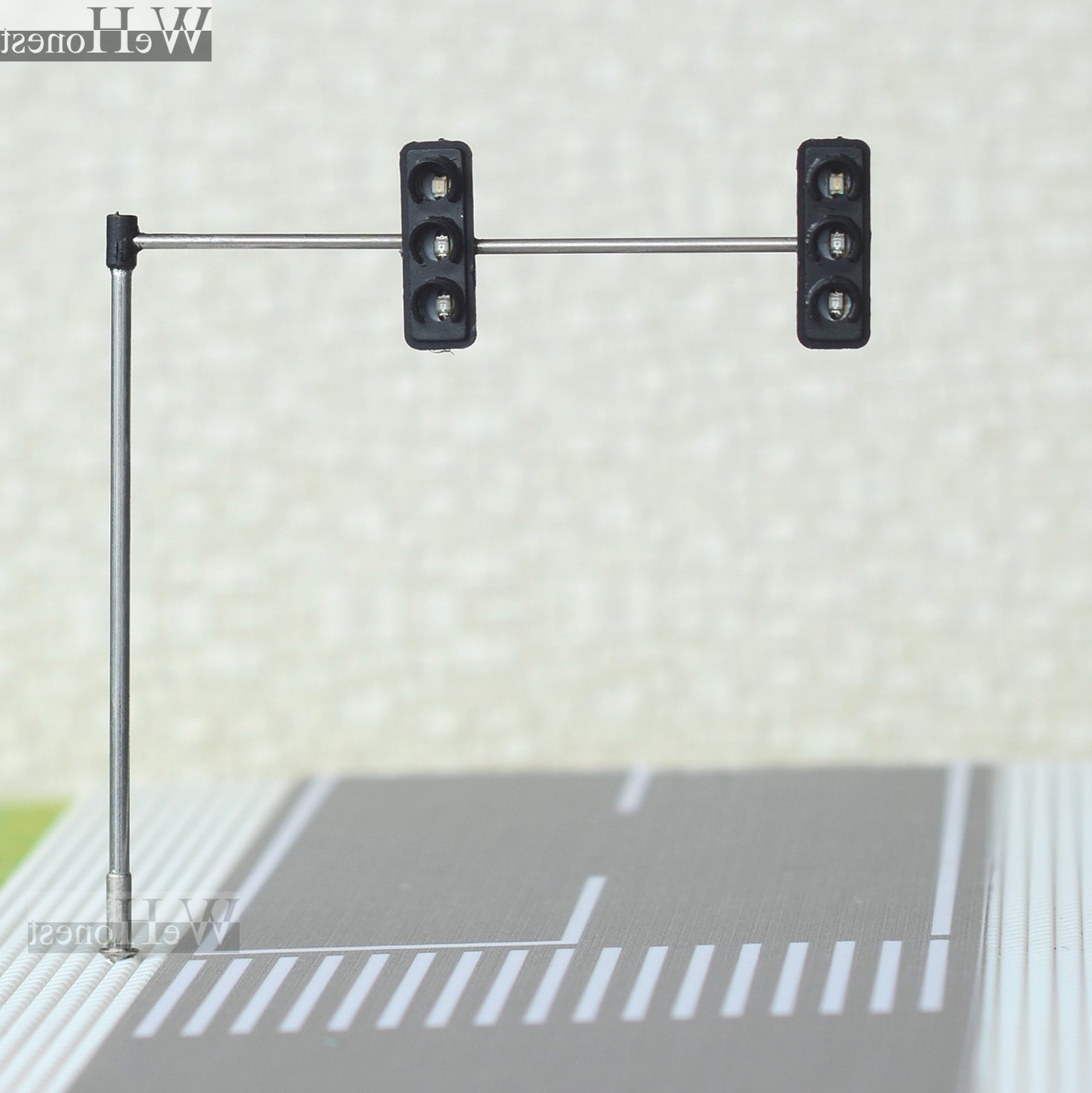 2 x HO / OO Traffic Light Signal LED Model Train crossing pedestrian #4LeftHand