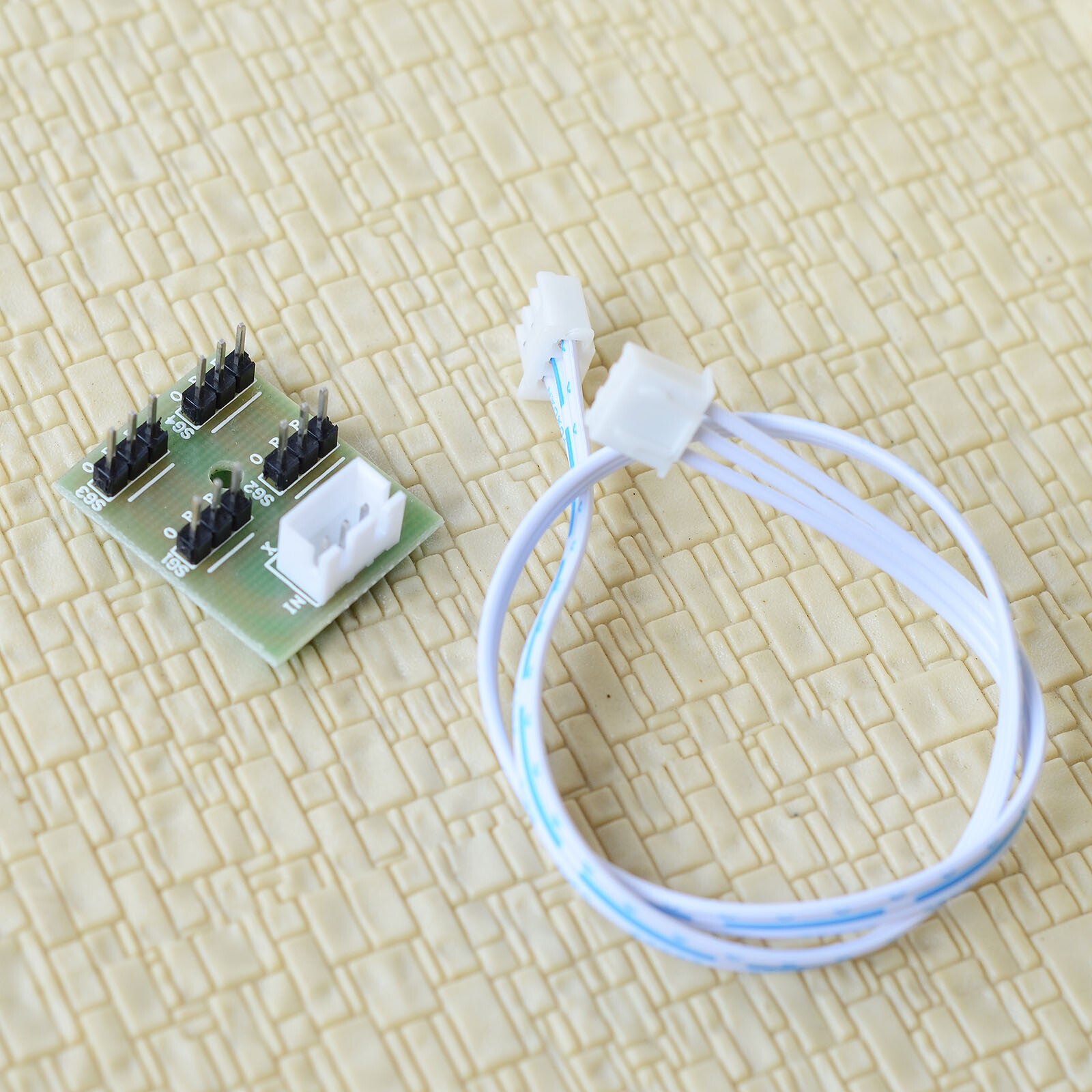 1 x expand board for servo / IR sensors 1 to 4 expanding connector