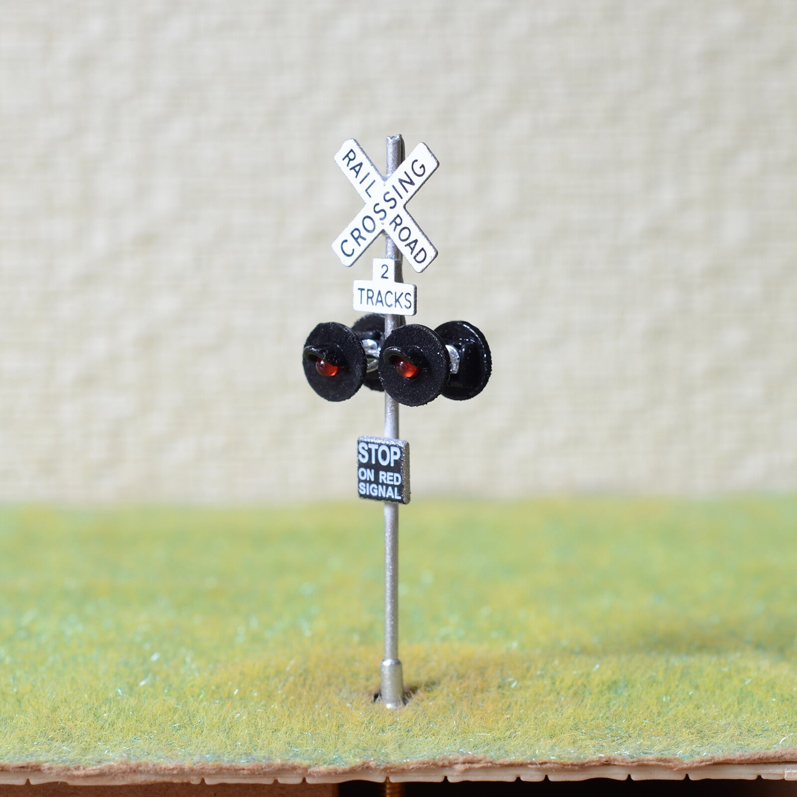 1 x OO / HO scale railroad crossing signal 4 LEDs + circuit board flasher #2SL4