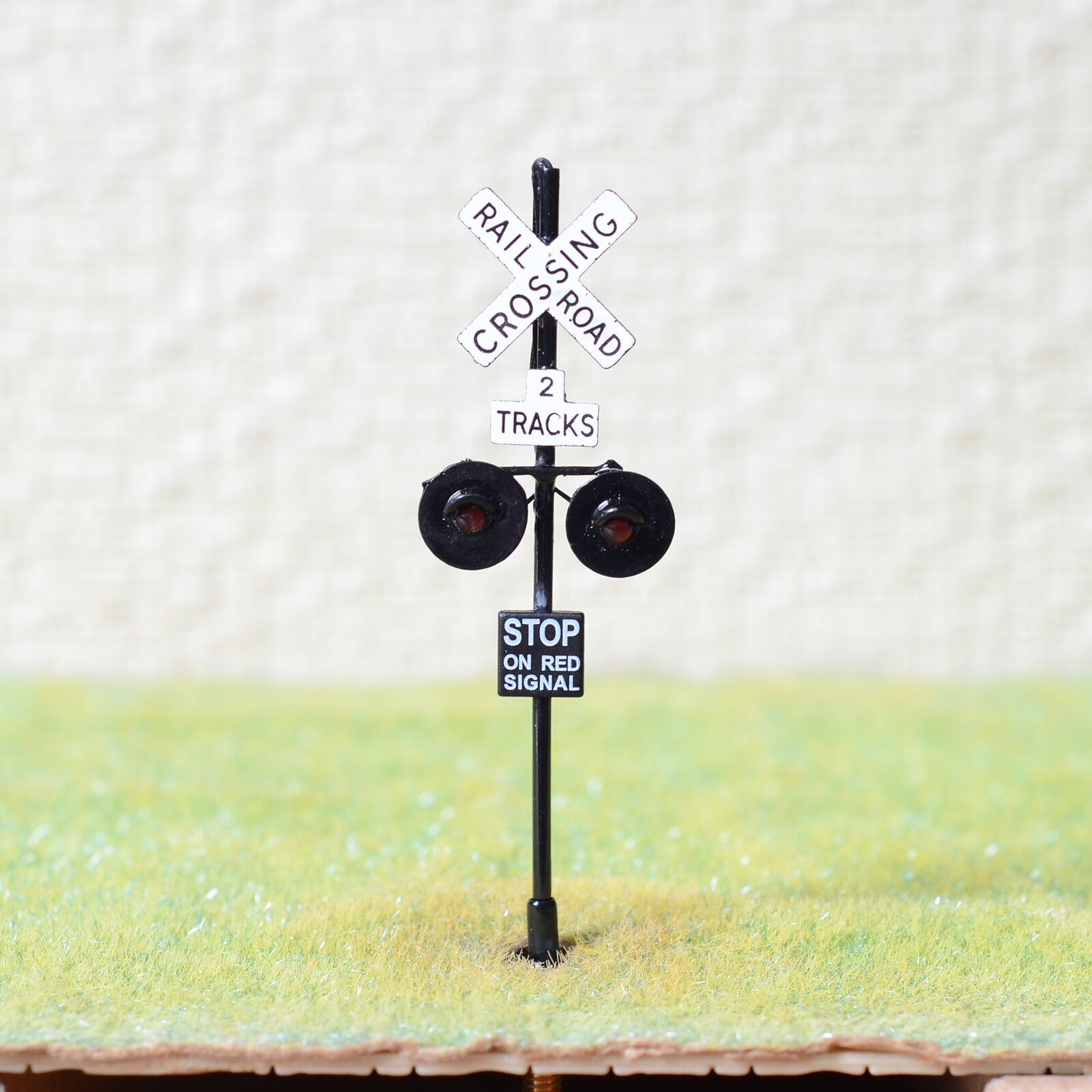 2 x OO scale railroad crossing signals 2 heads 2 TRACKS + Circuit board flasher