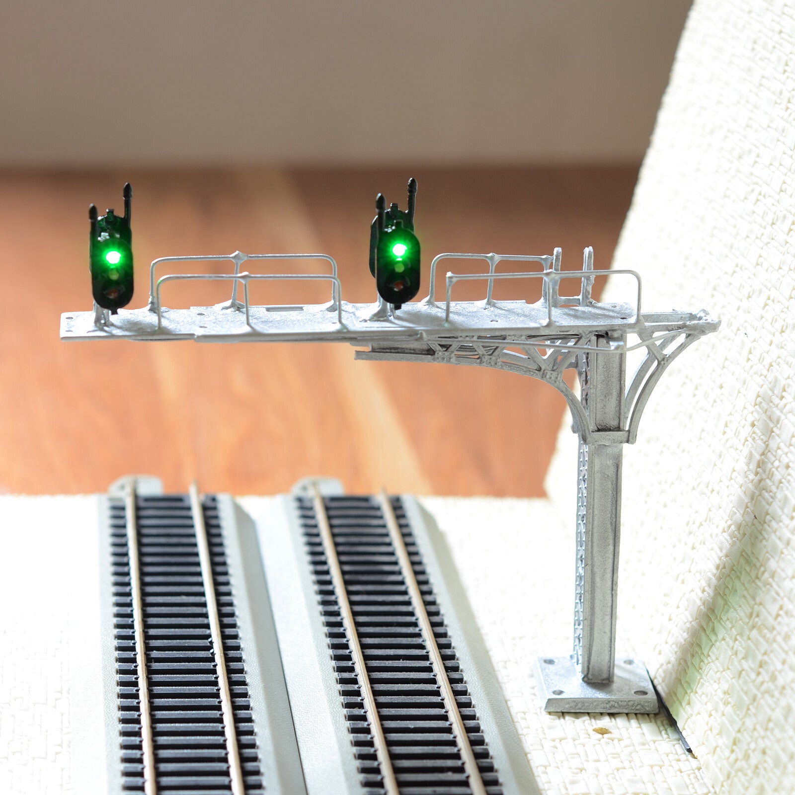 1 x HO / OO silver cantilever block signal bridge tower LED 2 Track 2 directions