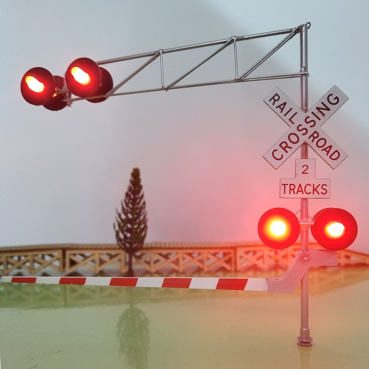 1 x O scale model cantilever grade crossing signal with gate arm barri