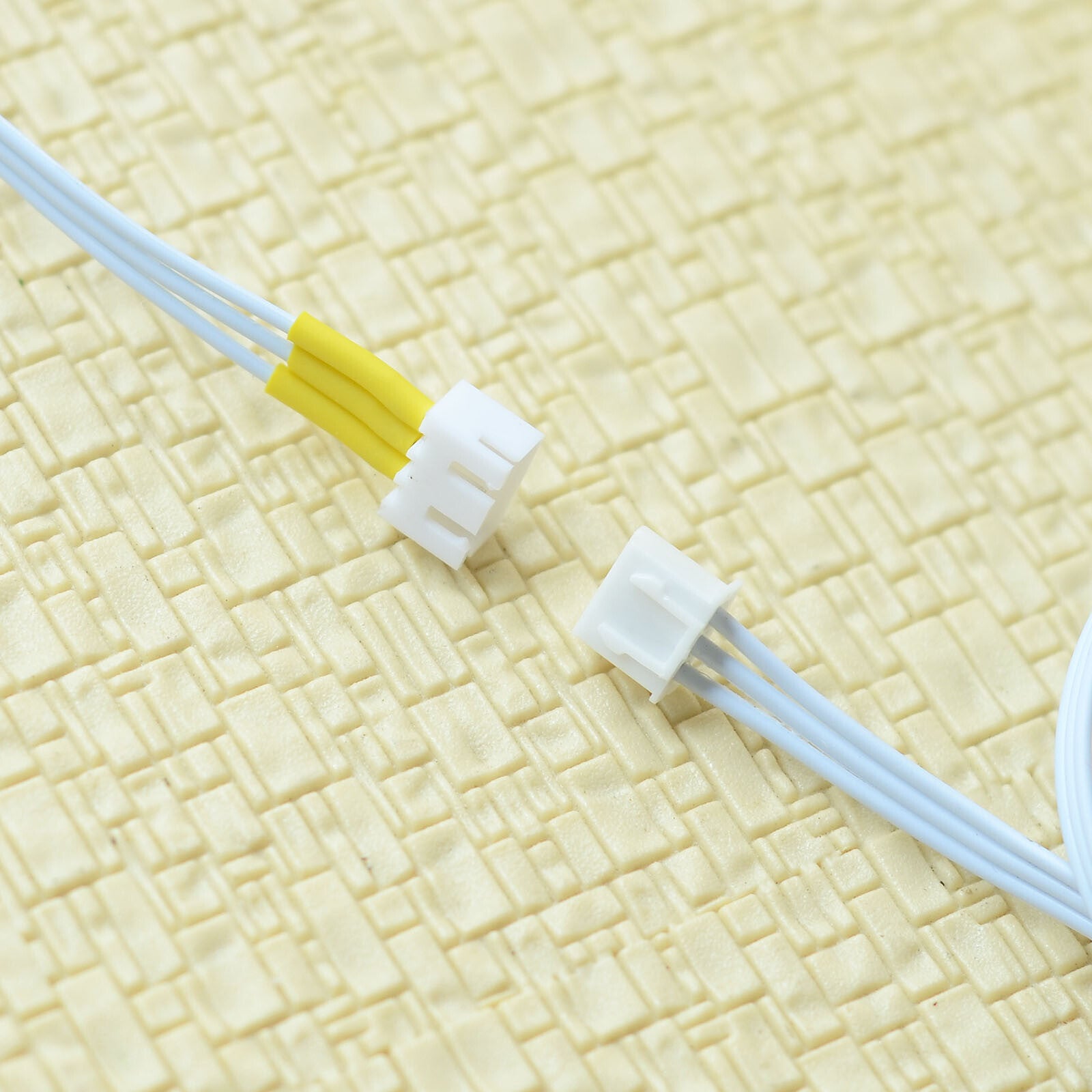 1 x extending wire  with connector for controller IR sensor and power hub dimmer
