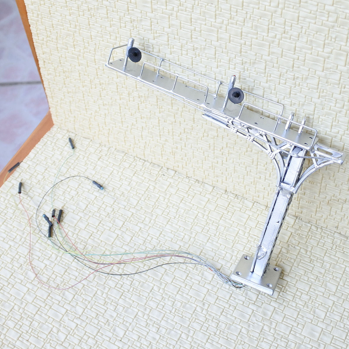 1 x HO OO block searchlight cantilever signal bridge tricolor 2 tracks