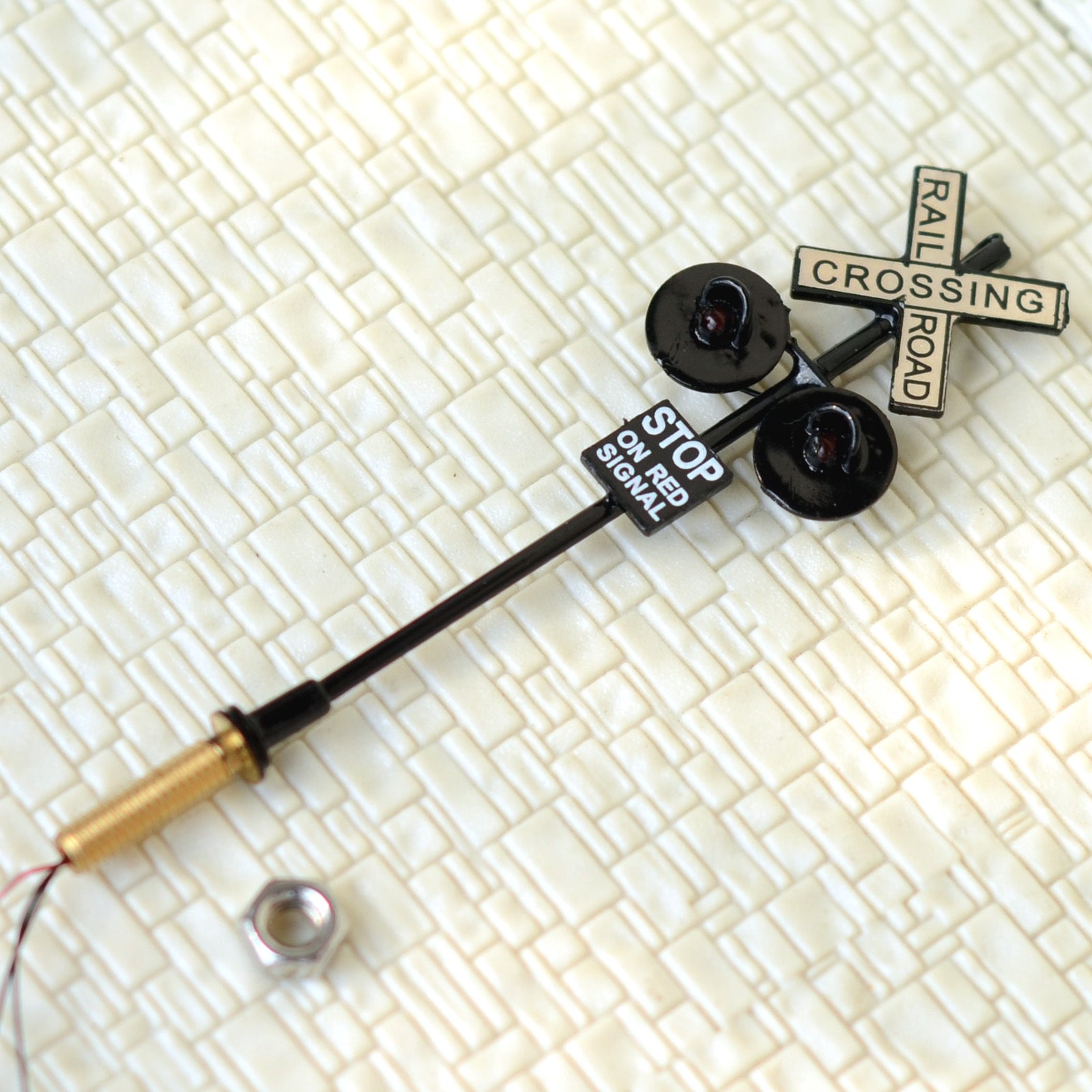 4 x OO or HO Scale Railroad Crossing Signals LEDs made + 2 Circuit board flasher