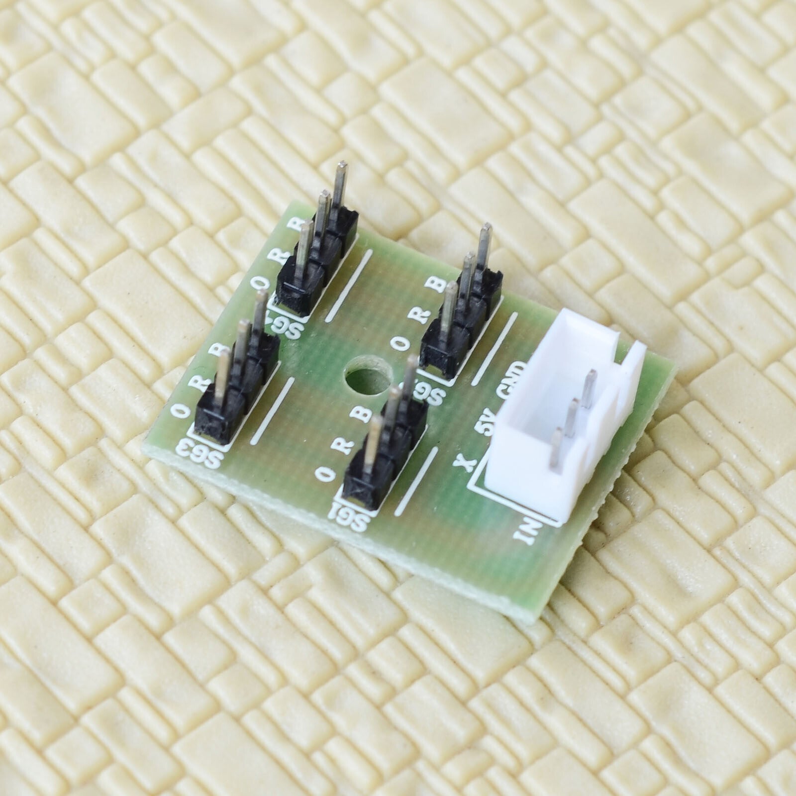 1 x expand board for servo / IR sensors 1 to 4 expanding connector