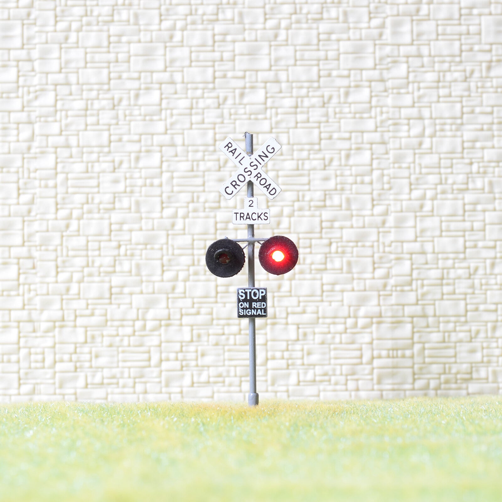 2 x OO scale railroad crossing signals 2 heads + Circuit board flasher #GR2Track