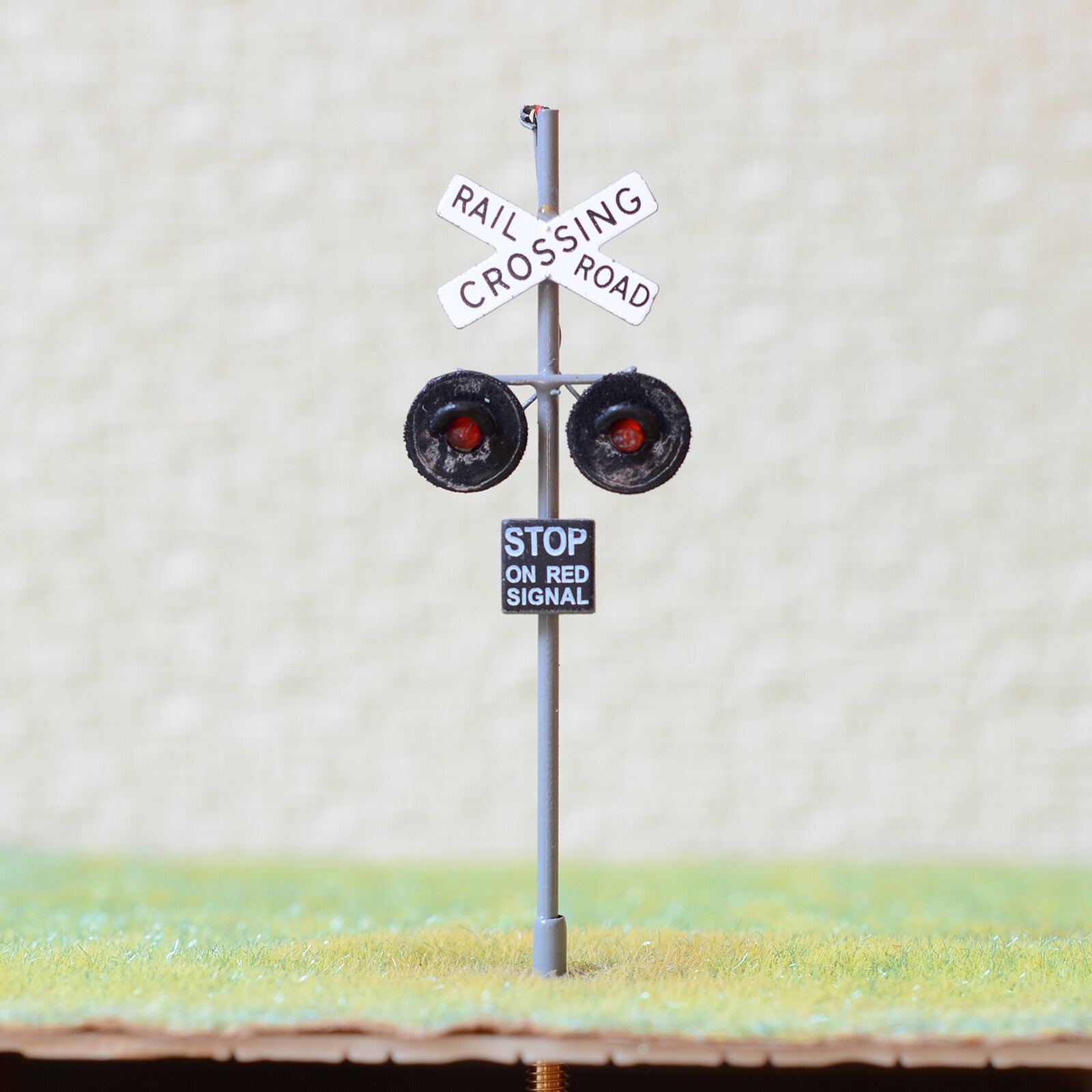 1 x OO Scale railroad grade crossing signals LEDs made 2 target faces Gray #X 