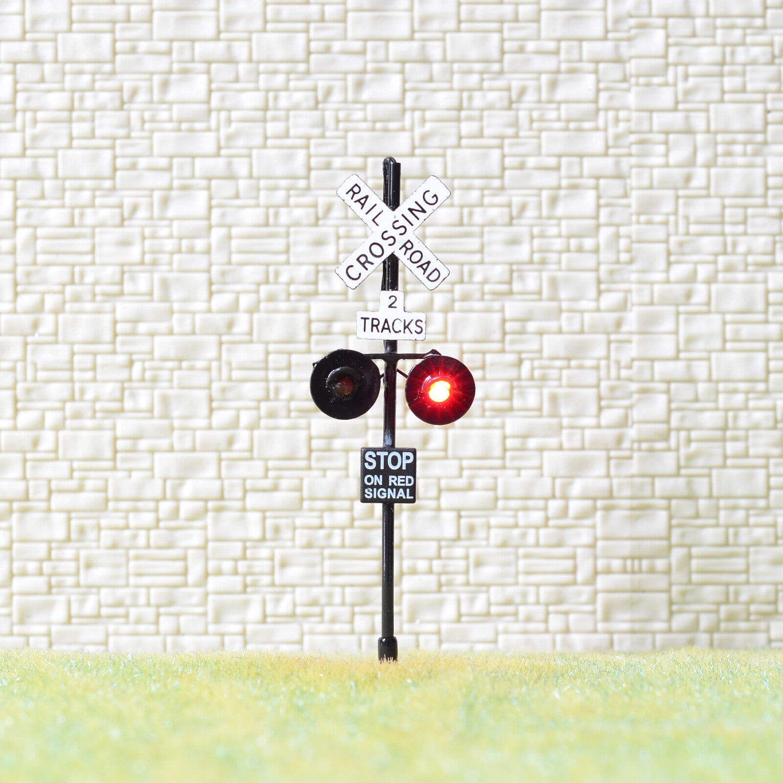 1 x OO Scale 2 tracks railroad grade crossing signal LED made 2 target black