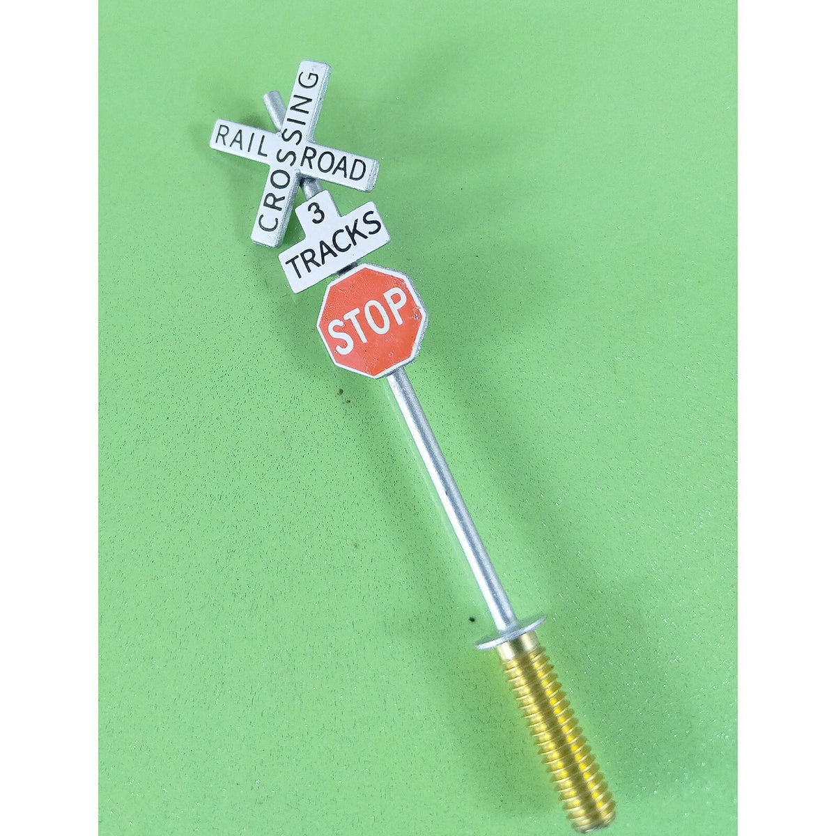 2 x HO scale railroad warning sign STOP crossing 3 TRACKS sign tracksi