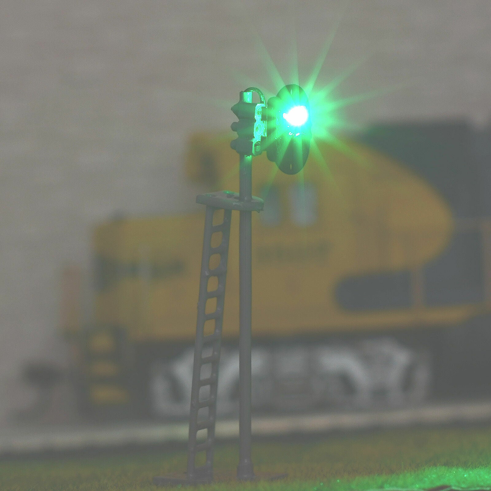 1 x HO scale model railroad train signals green over red LED block signal #G6CM