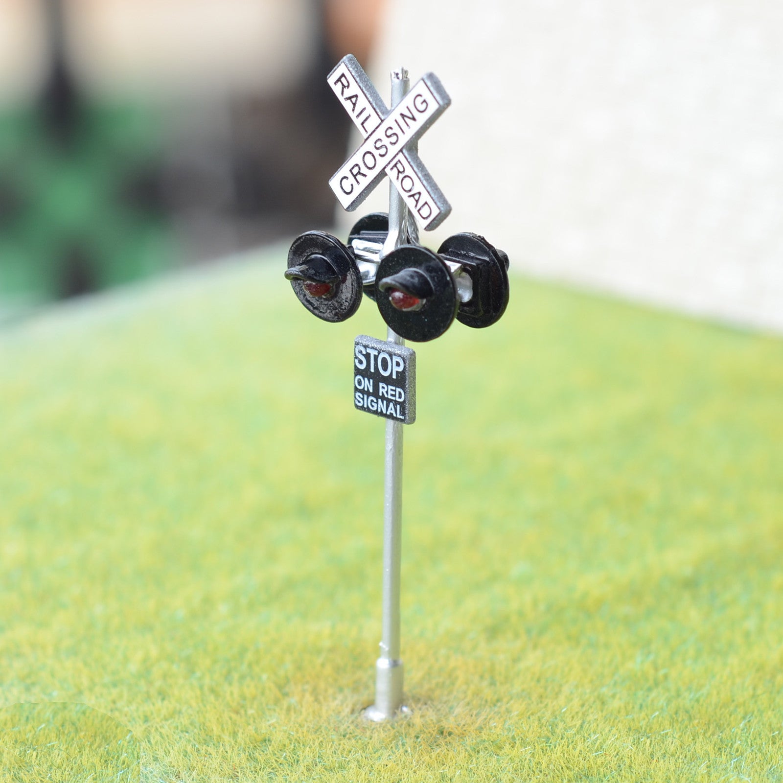 1 x OO / HO Scale railroad crossing signals LED made 4 target faces silver 