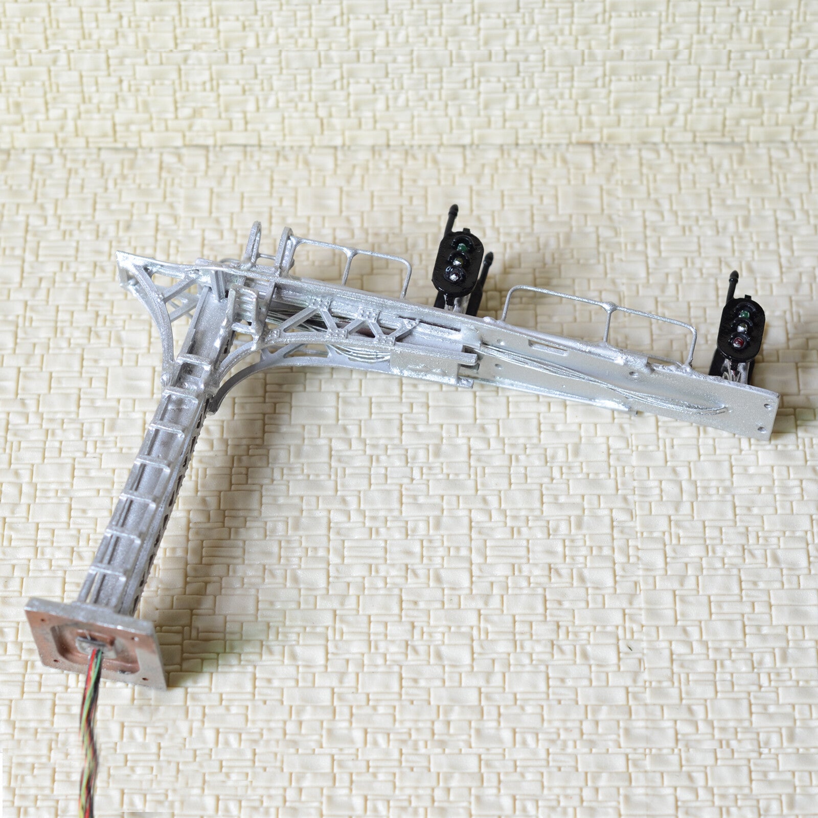 1 x HO / OO silver cantilever block signal bridge tower LED 2 Track 2 directions