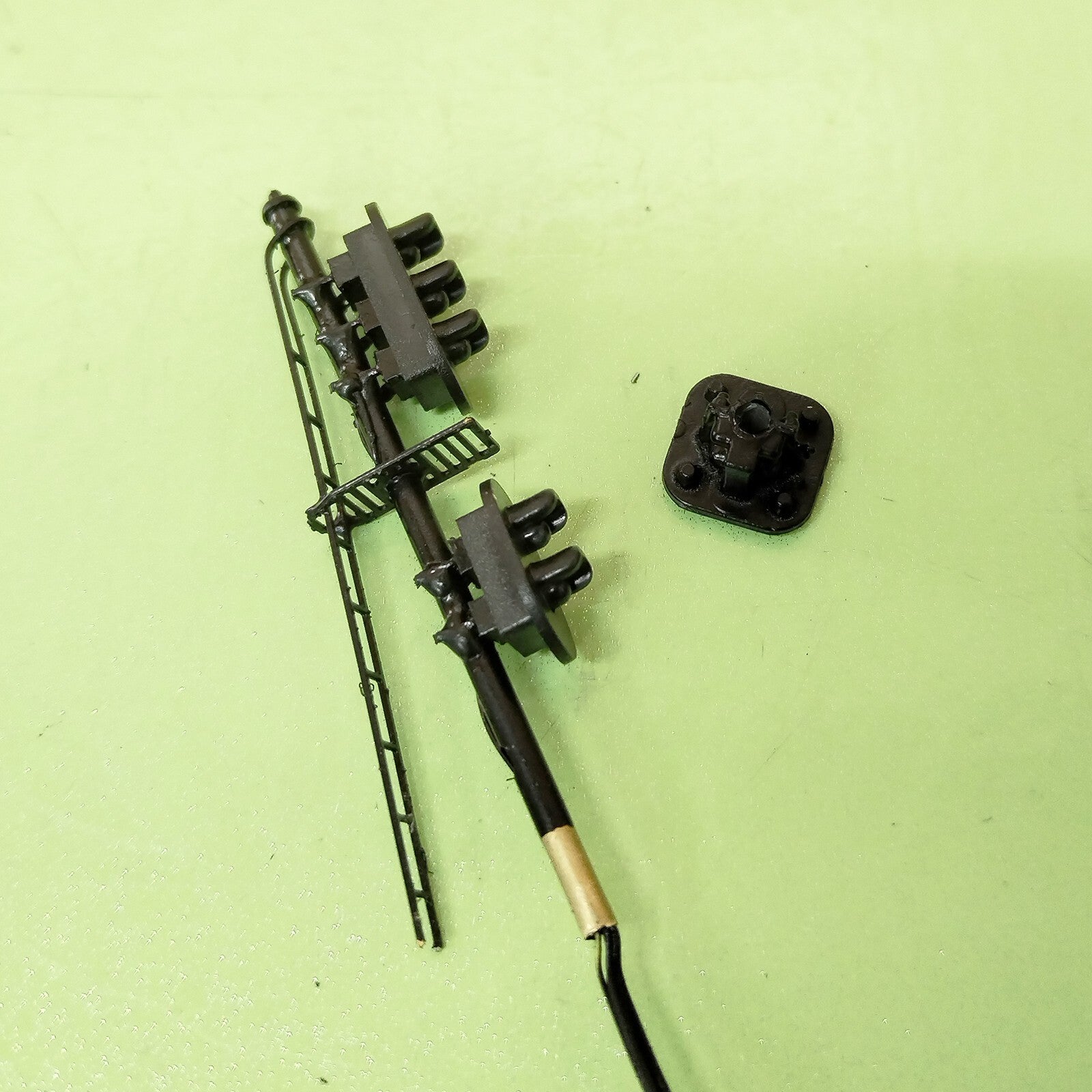 1 x black signal target for cantilever signal bridge making 3 aspects #FB32