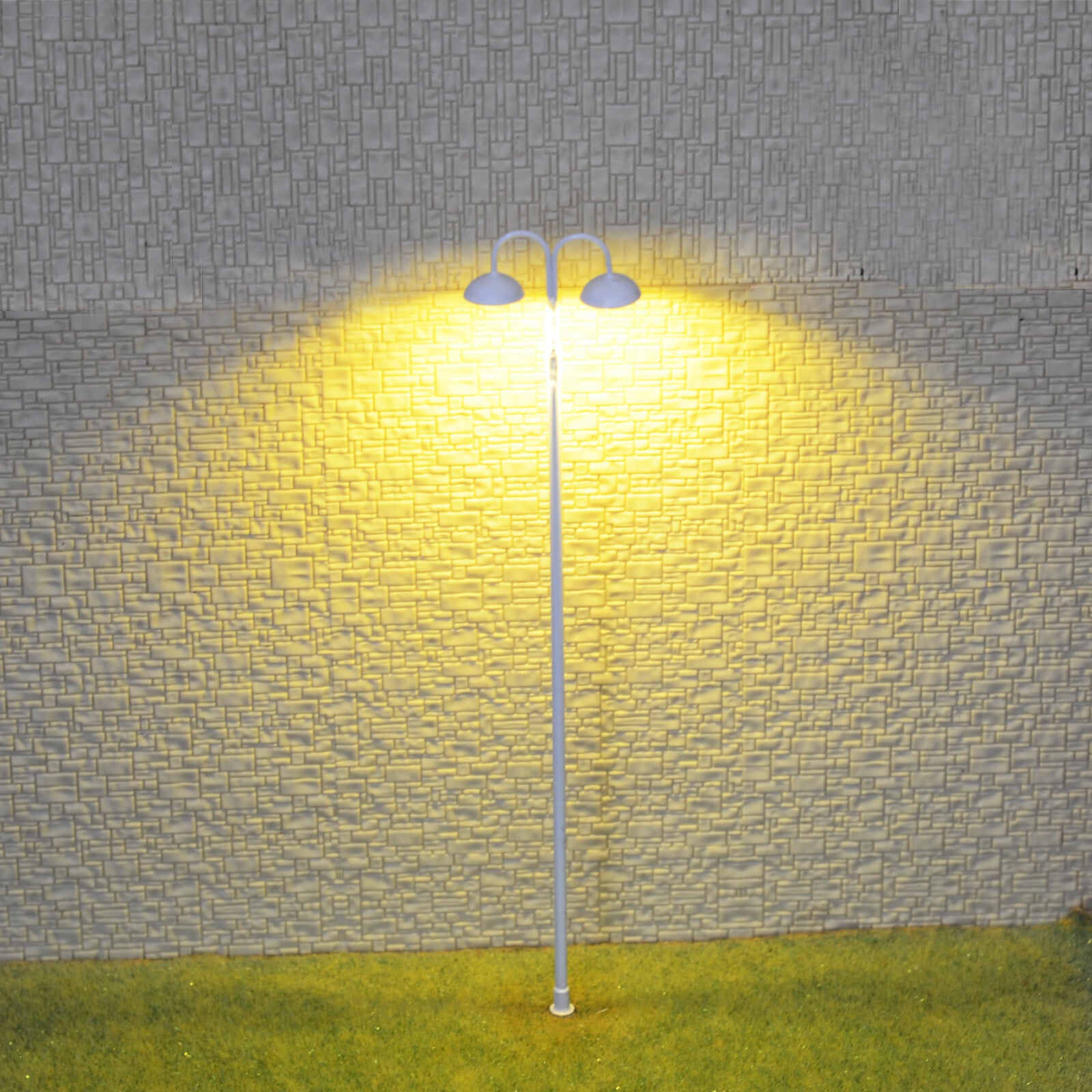 4 x O Scale LED yard light Model train Railroad street station lamp post #702WH