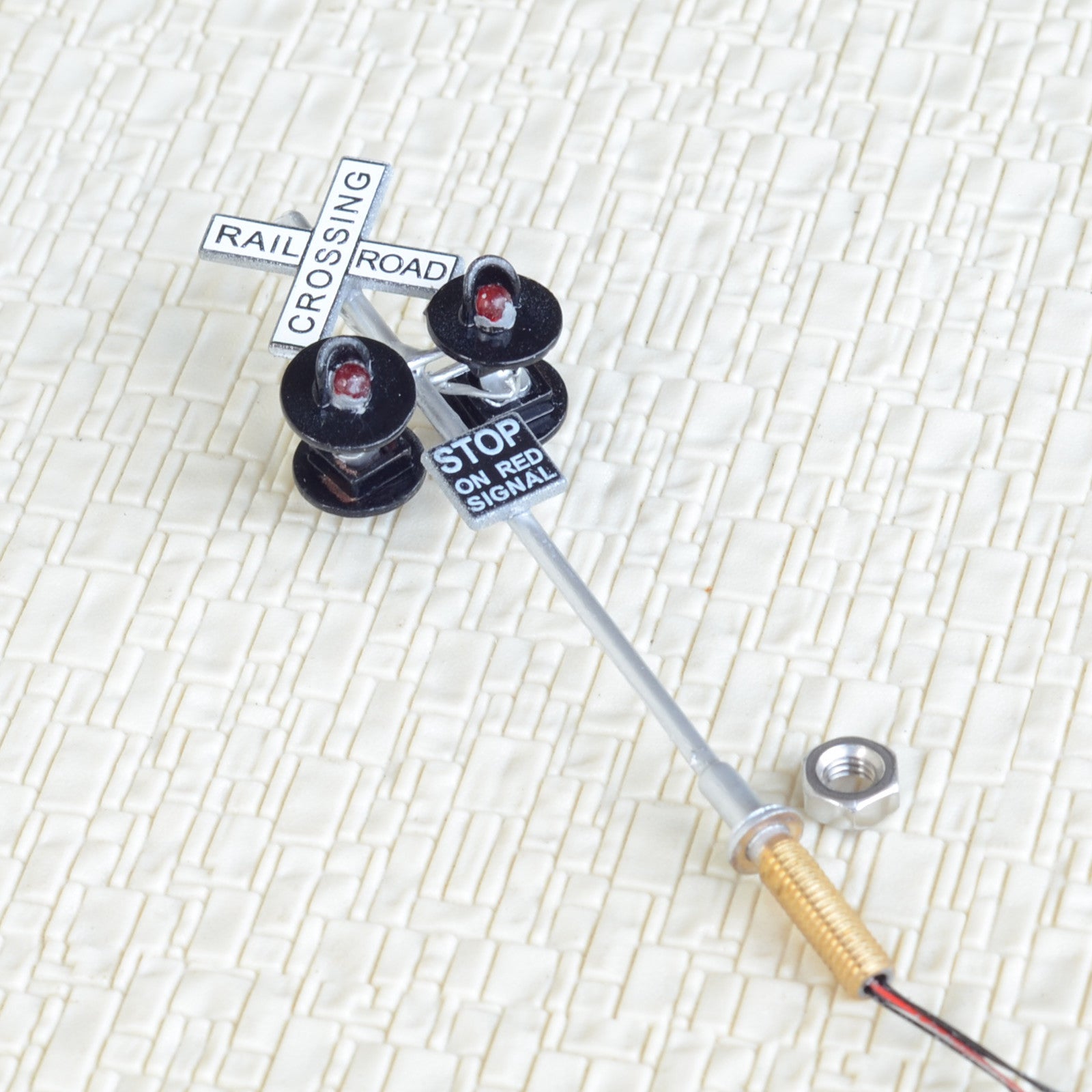 1 x OO / HO Scale railroad crossing signals LED made 4 target faces silver 