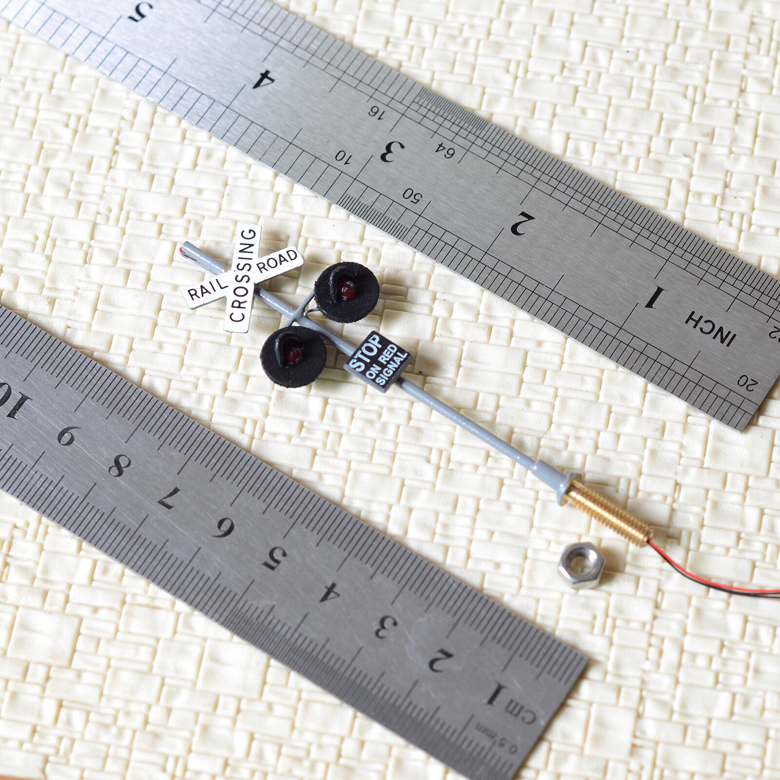 1 x OO Scale railroad grade crossing signals LEDs made 2 target faces Gray #X 