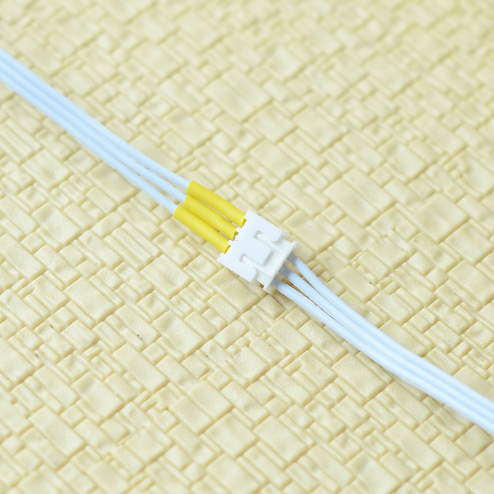 1 x extending wire  with connector for controller IR sensor and power hub dimmer