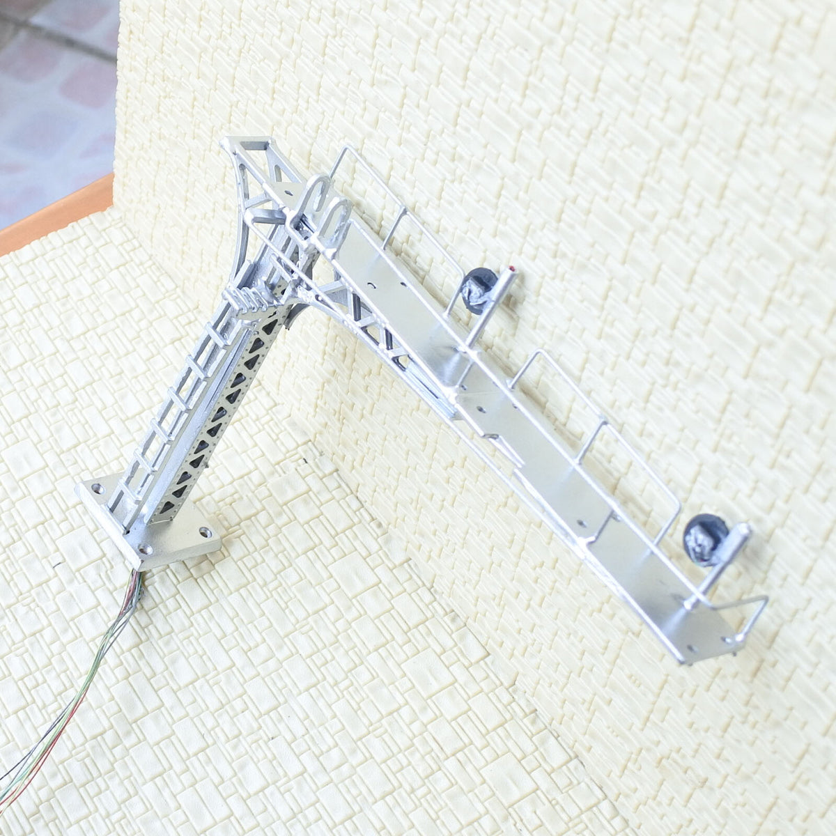 1 x HO OO block searchlight cantilever signal bridge tricolor 2 tracks