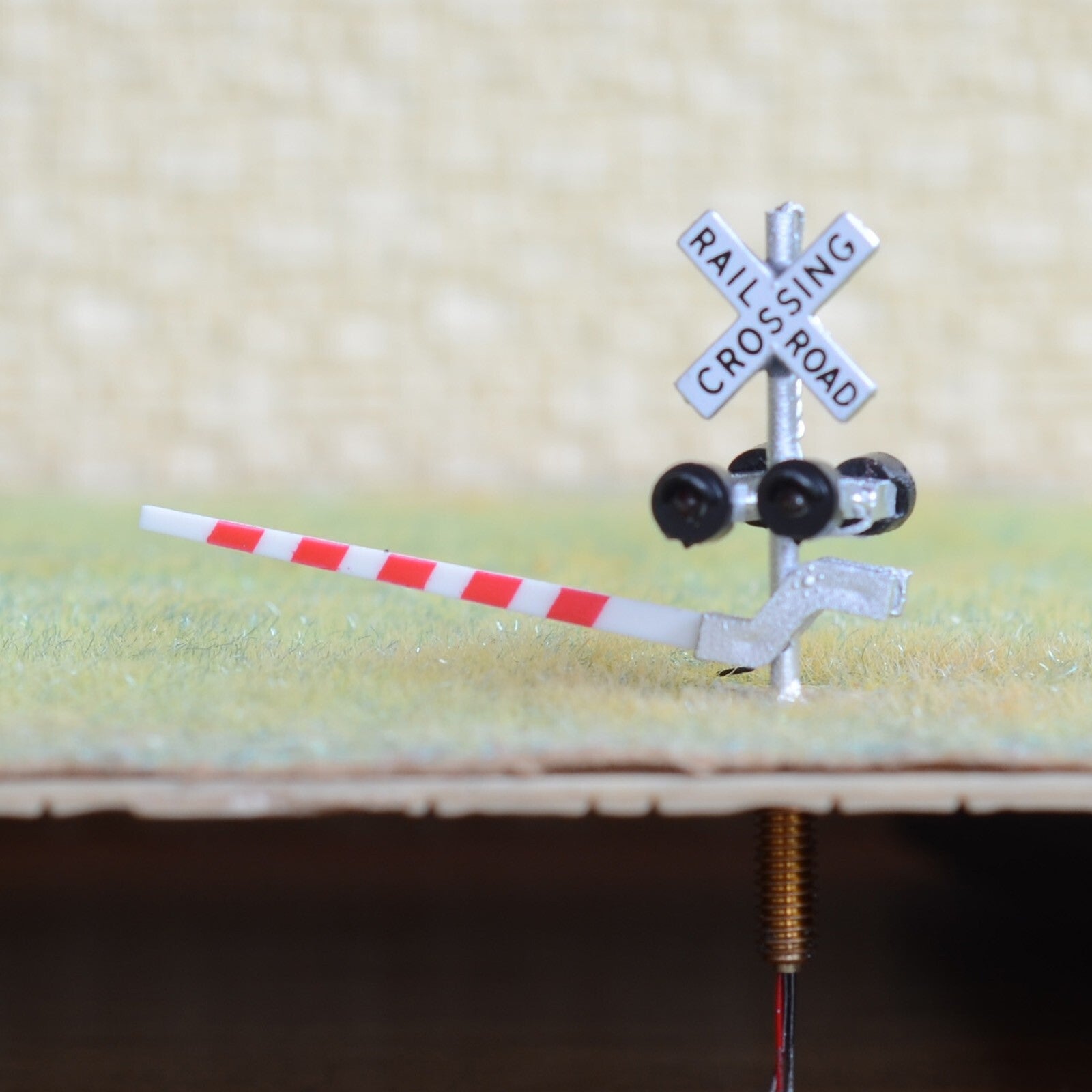 thumbnail image 2 of N Scale Model Railroad Crossing Signal Set – 2x Gates With Flashers, Brass, Pre-built (#NS42) 2 of 6