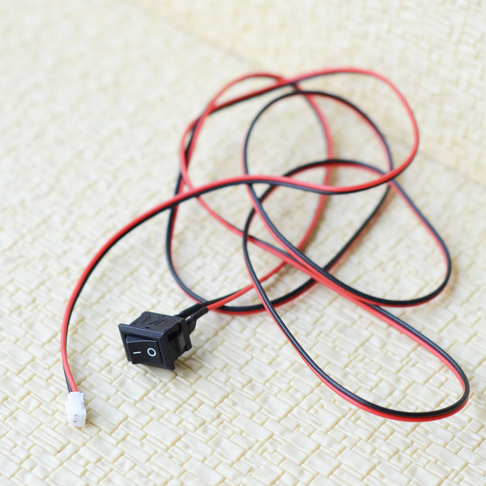 2 x wired rocker switches ON/OFF with 1 meter wire and connector power