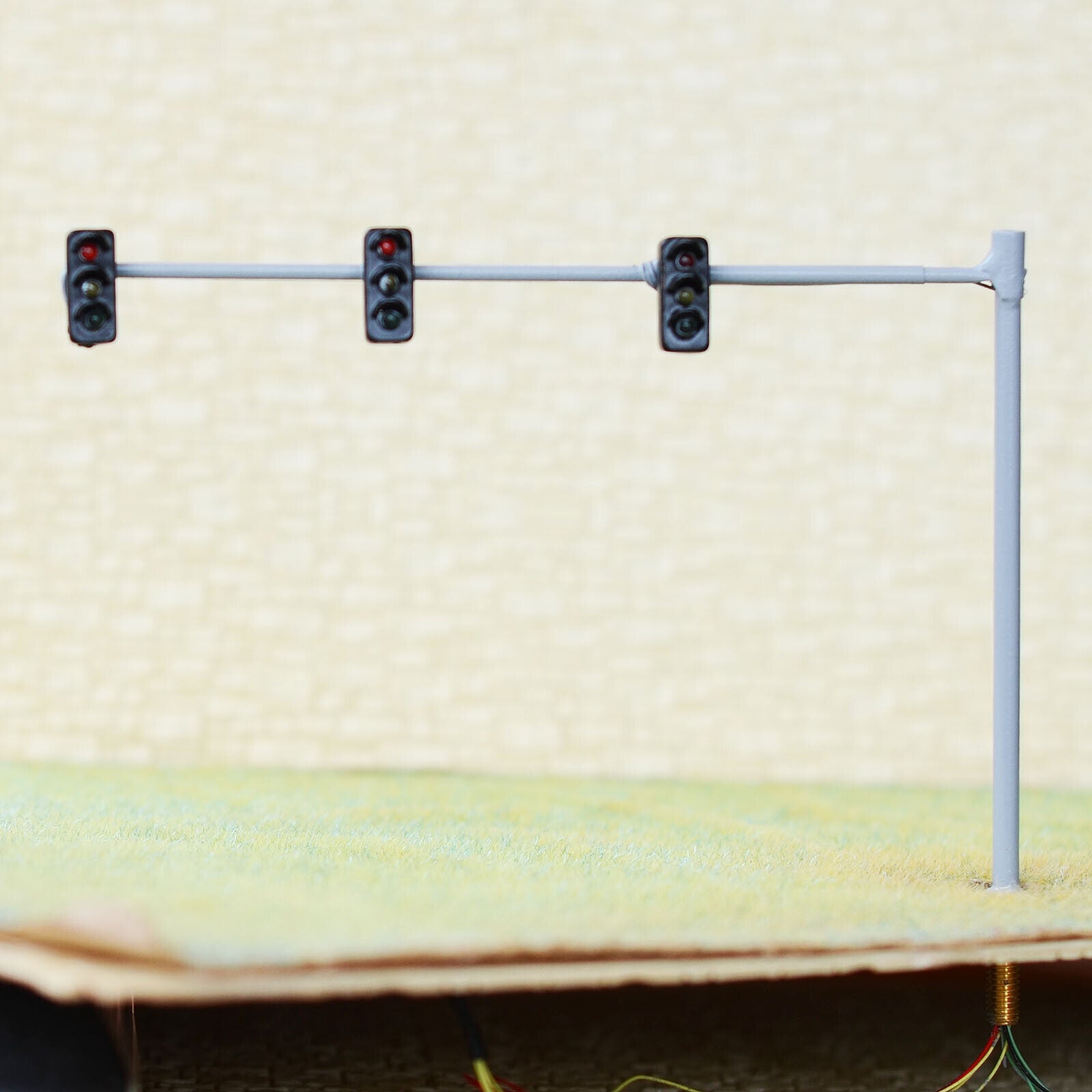 2 x HO / OO traffic light signal LED model train 3 lanes pedestrian sign #V3B3